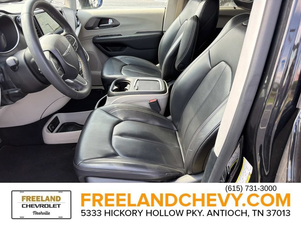 Used 2023 Chrysler Pacifica Touring-L FWD image 22