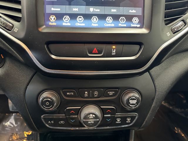 Used 2022 Jeep Cherokee Latitude Lux image 3