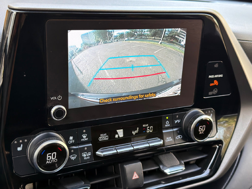 Used 2023 Toyota Highlander XLE FWD image 27