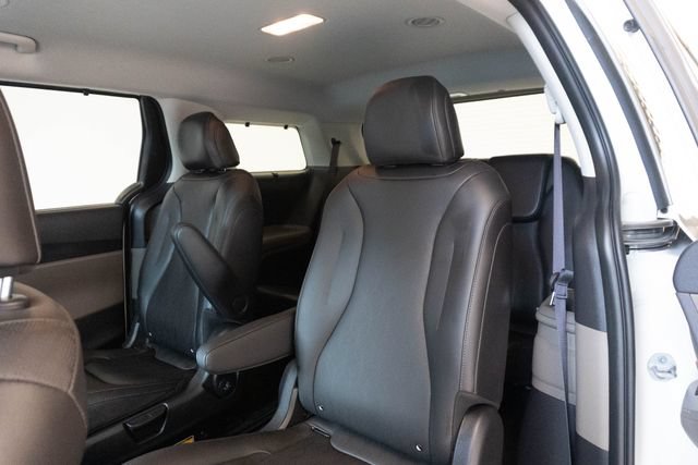 Used 2026 Kia Carnival EX FWD image 19