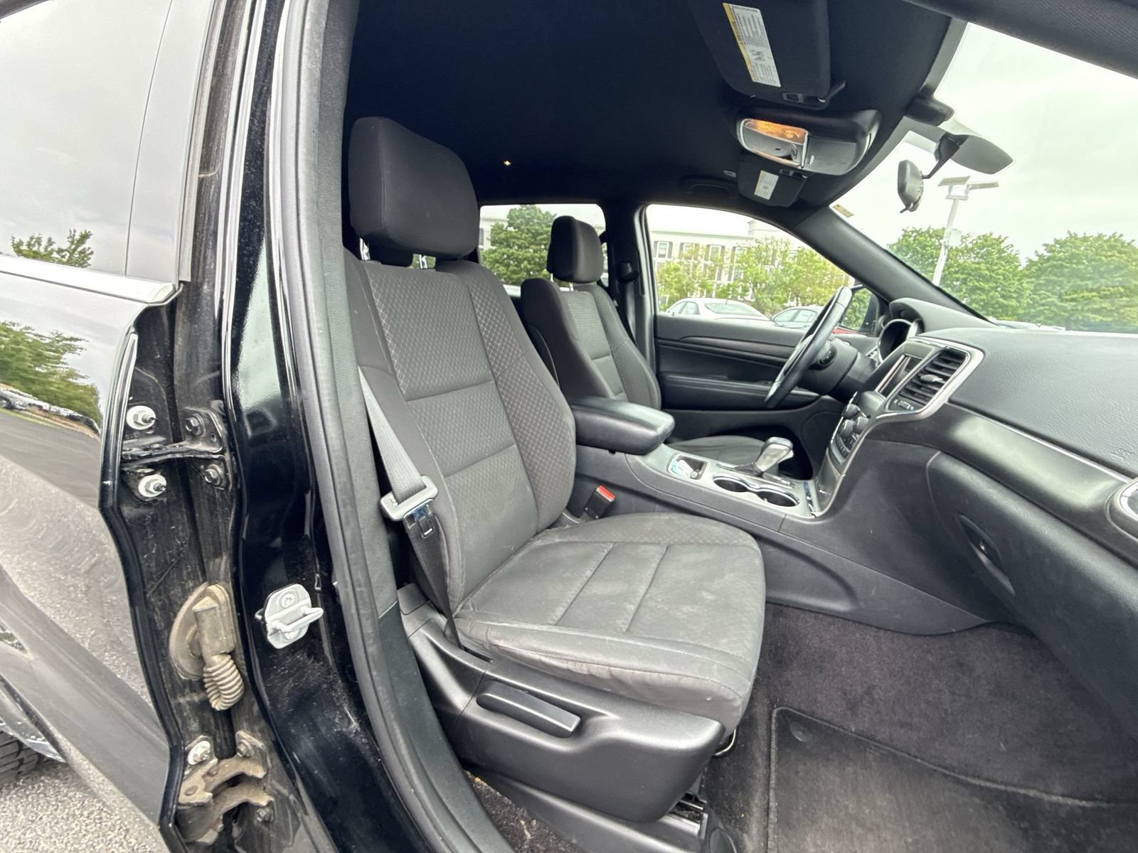 Used 2018 Jeep Grand Cherokee Laredo AWD/4WD image 23