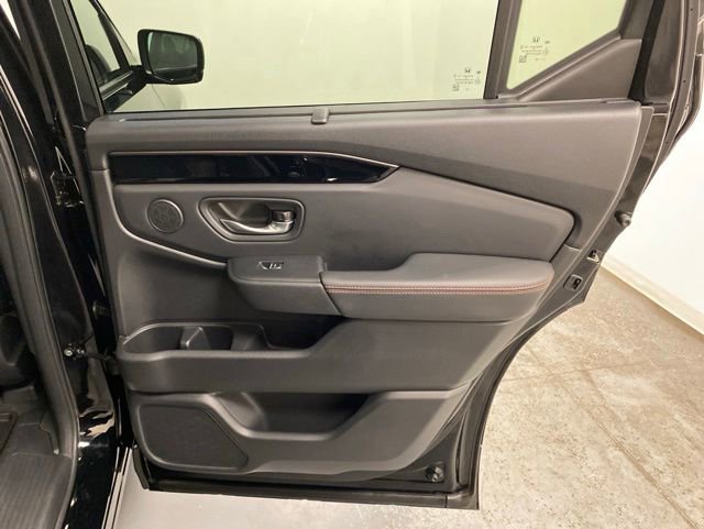Used 2025 Honda Pilot TrailSport image 29