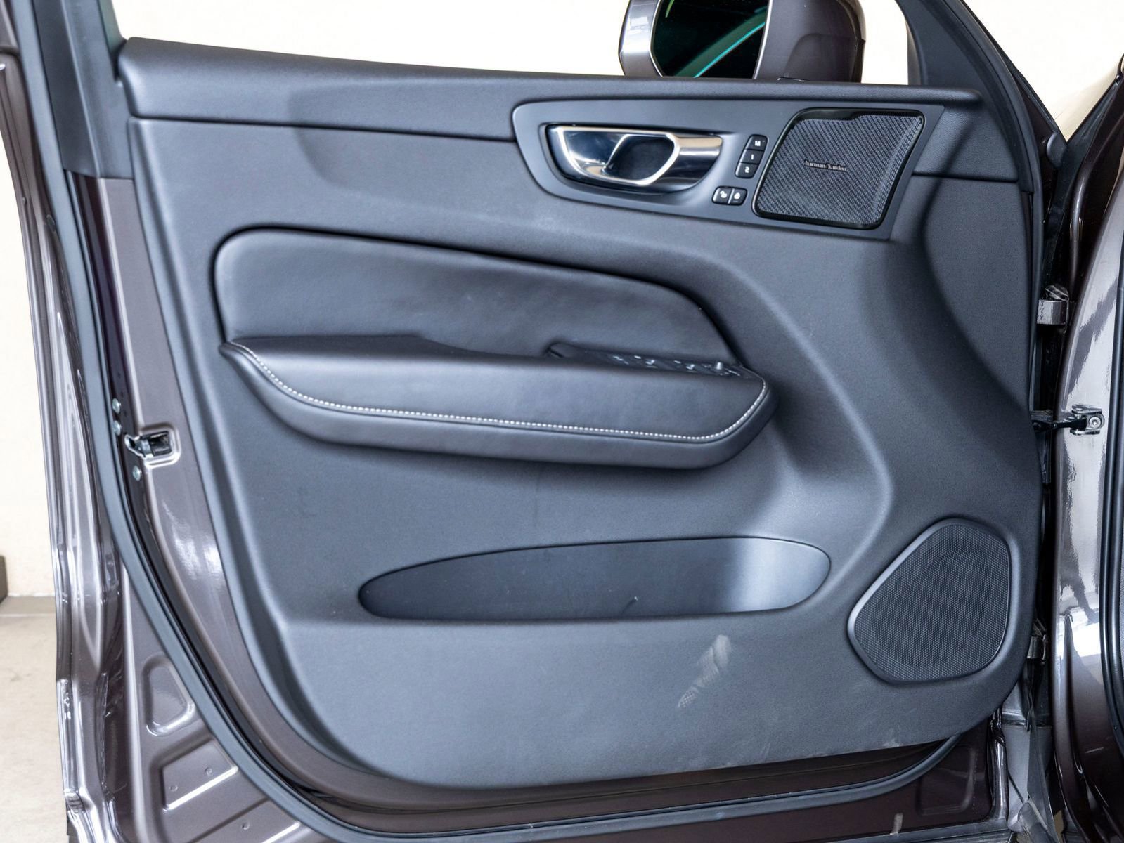 Used 2022 Volvo XC60 T8 Inscription w/ Advanced Package image 14