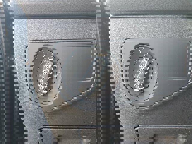 Used 2021 Volkswagen Tiguan SE image 28