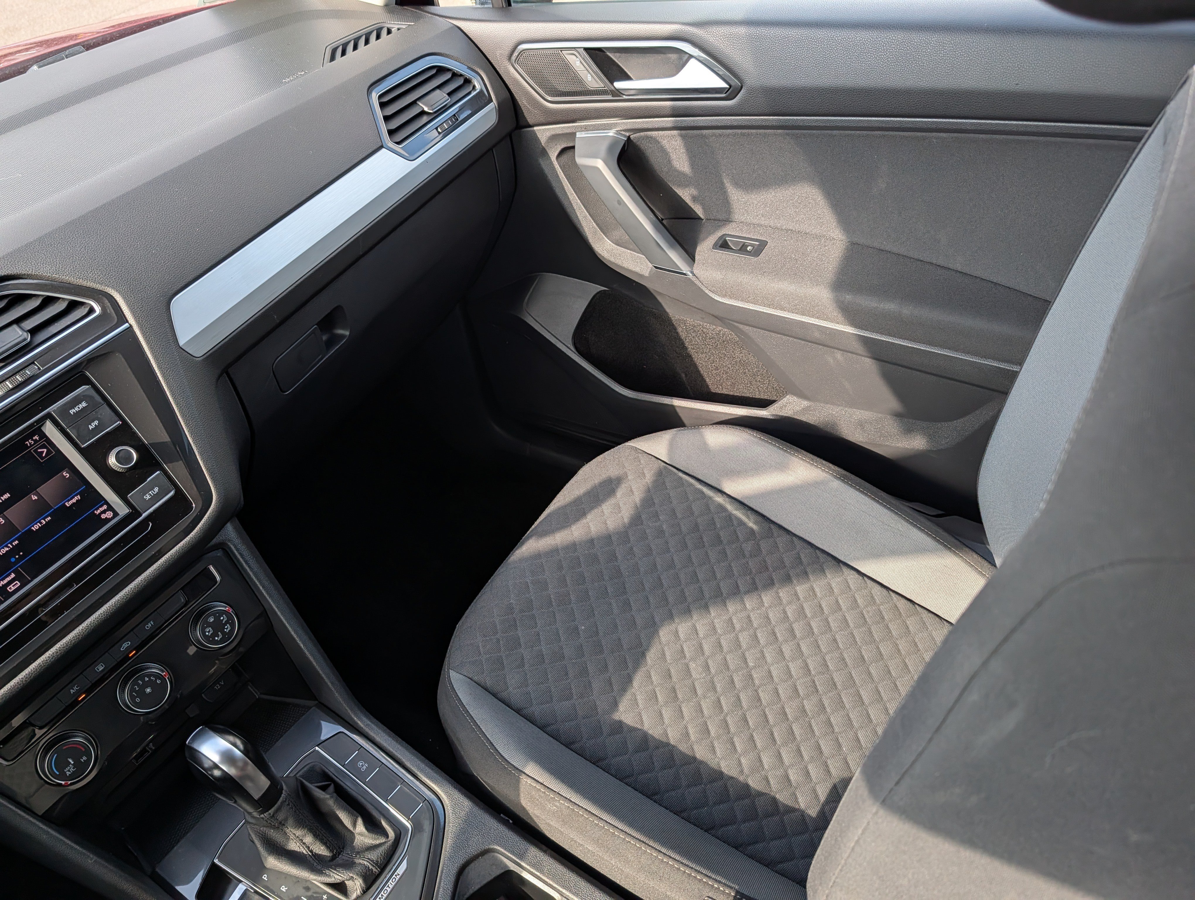 Used 2018 Volkswagen Tiguan S AWD/4WD image 11