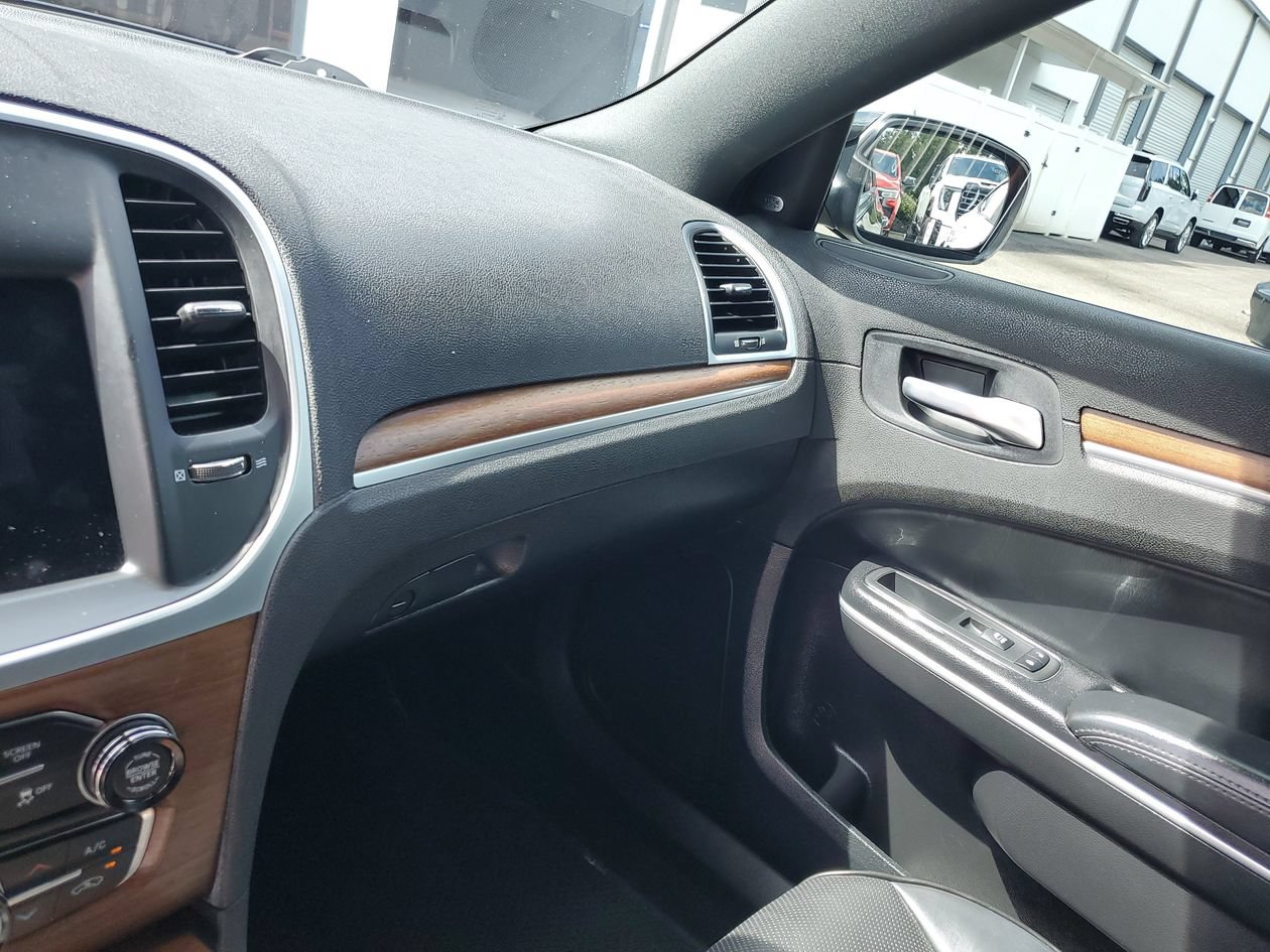 Used 2019 Chrysler 300 C RWD image 24