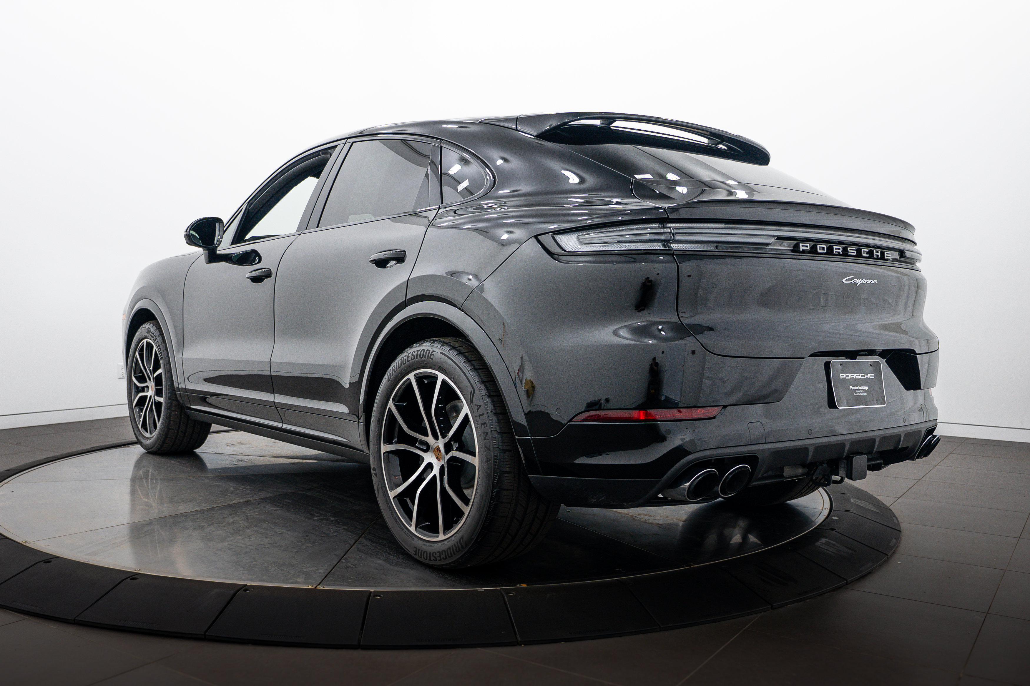 Certified 2026 Porsche Cayenne Coupe AWD/4WD image 3
