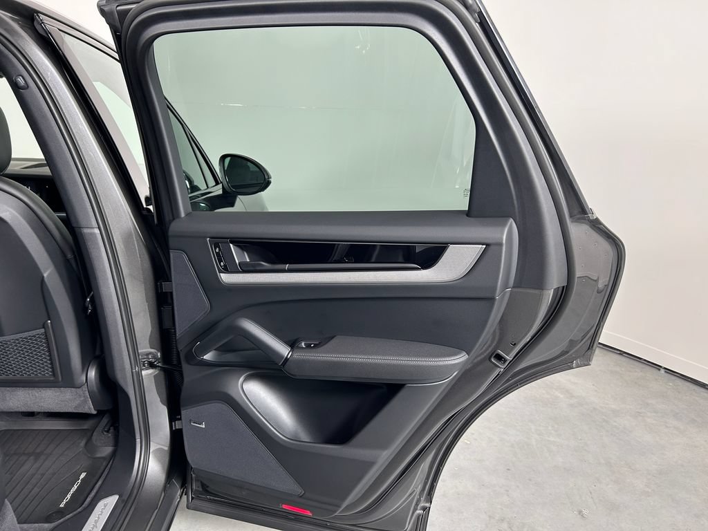 Certified 2026 Porsche Cayenne AWD/4WD image 25