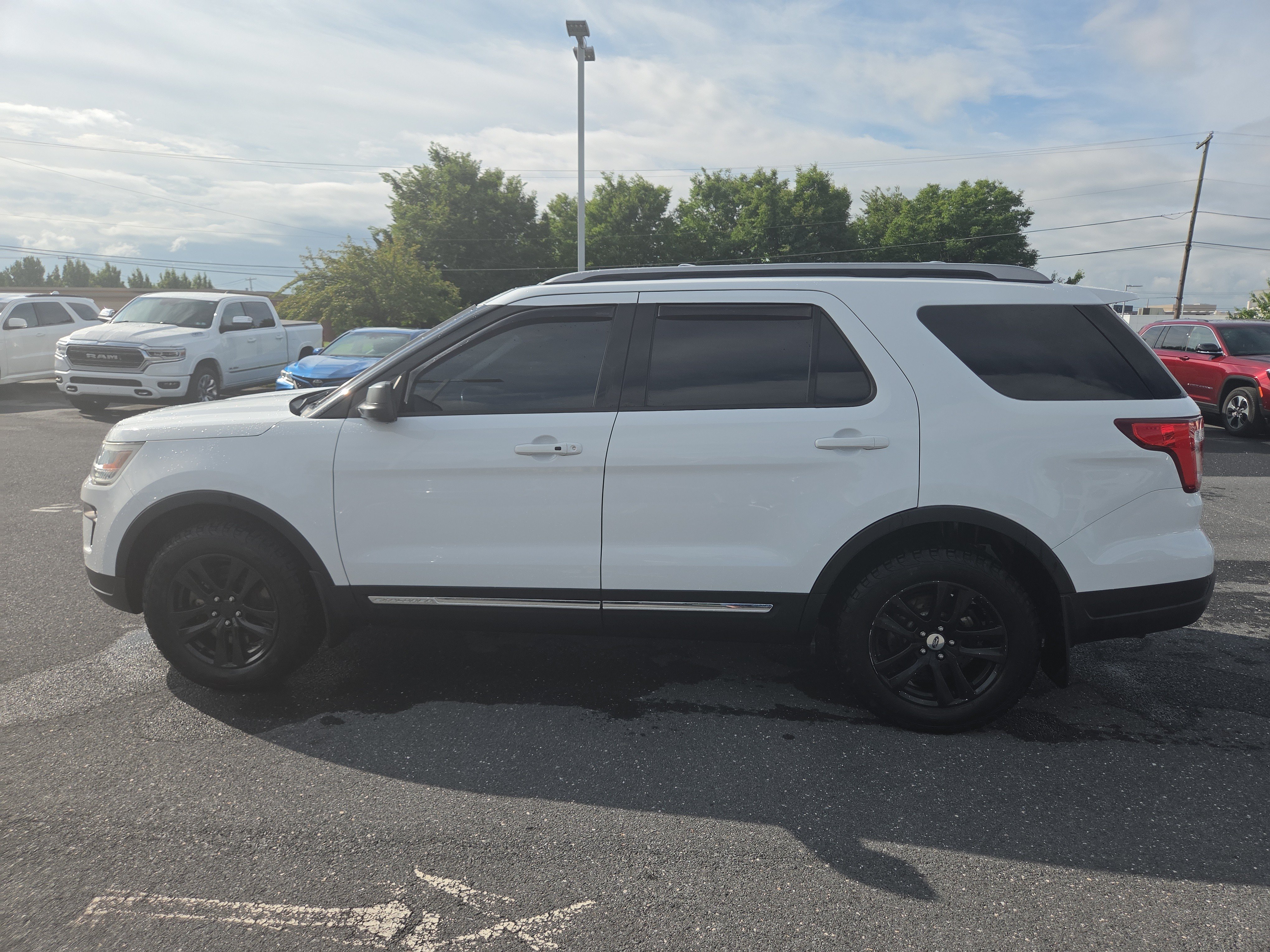Used 2019 Ford Explorer XLT AWD/4WD image 8
