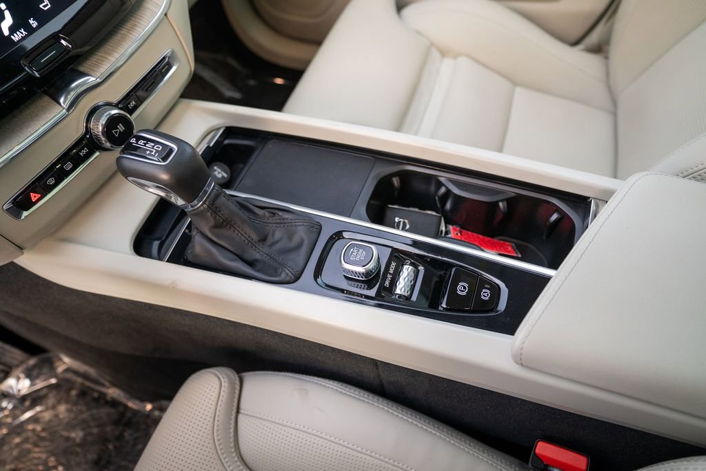 Used 2021 Volvo XC60 T5 Inscription w/ Advanced Package image 18