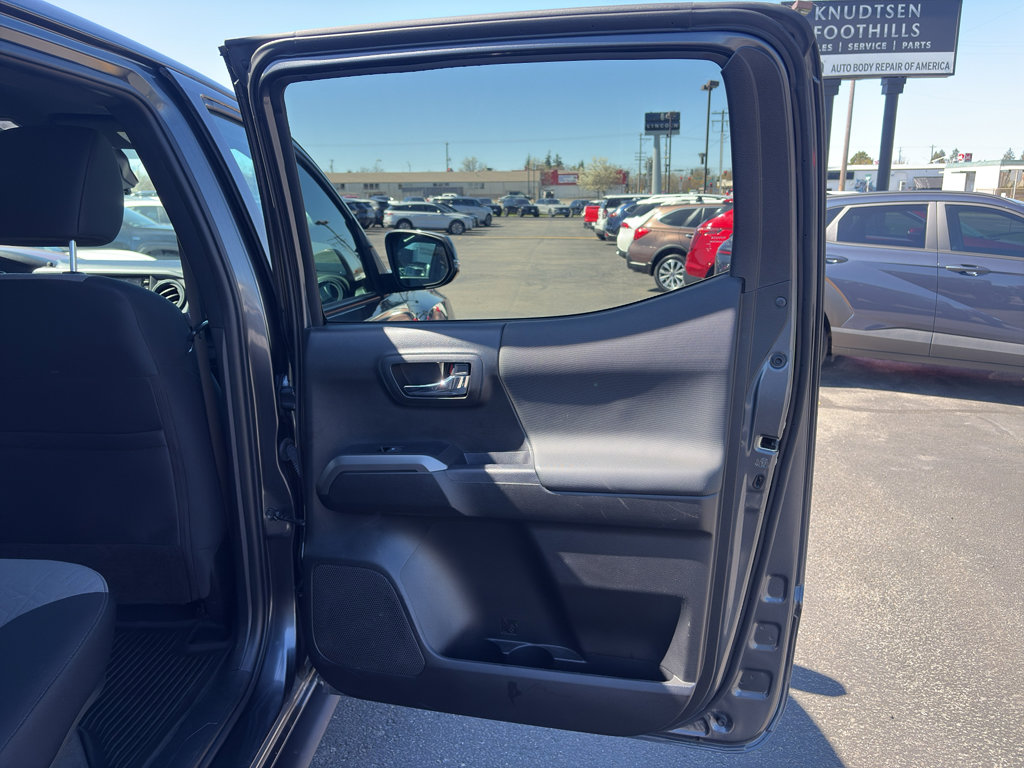 Used 2023 Toyota Tacoma TRD Off-Road w/ Technology Package AWD/4WD image 16