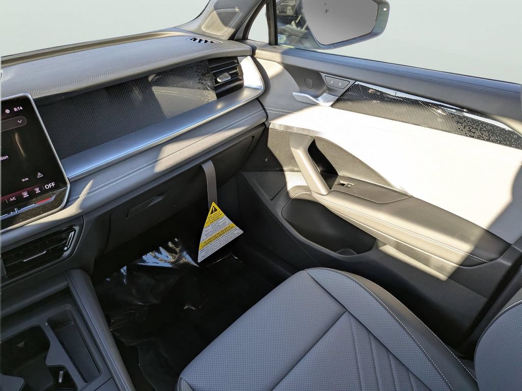 New 2026 Volkswagen Tiguan SE R-Line FWD image 13