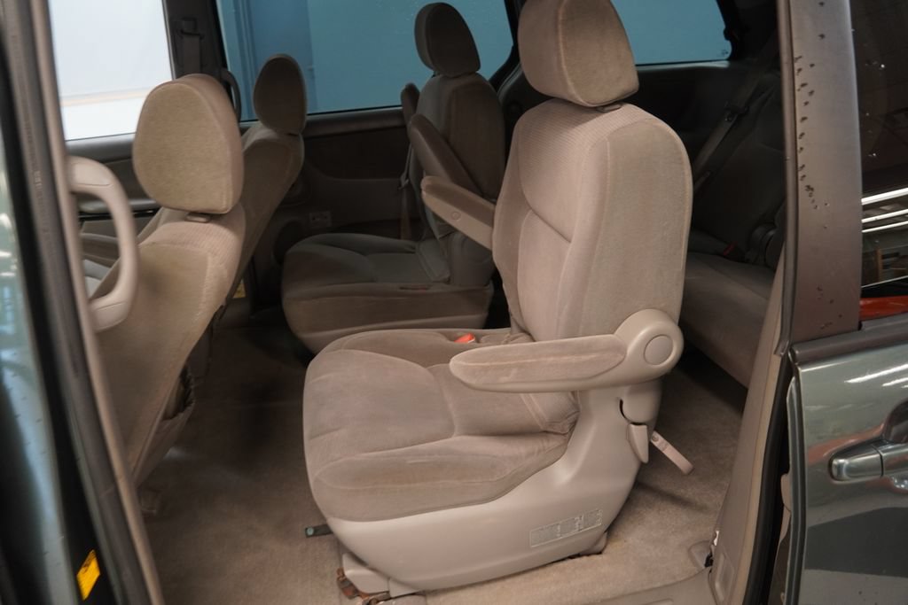 Used 2004 Toyota Sienna FWD image 16