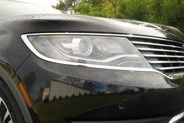 Used 2016 Lincoln MKX Reserve w/ Technology Package FWD image 33