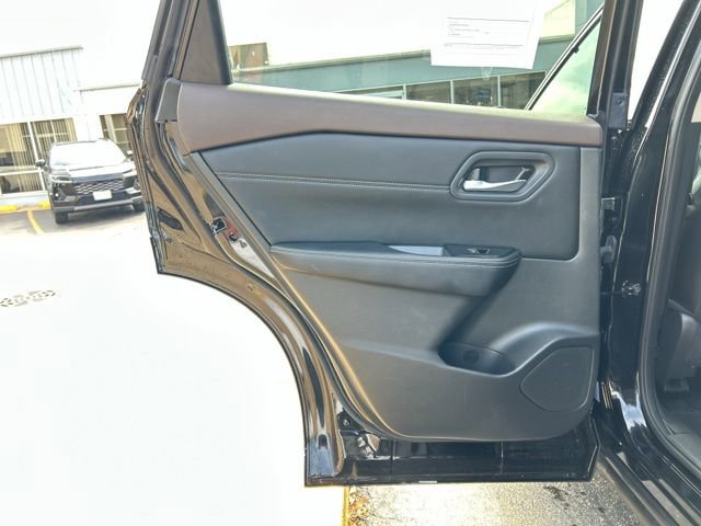 Used 2023 Nissan Rogue SL AWD/4WD image 17