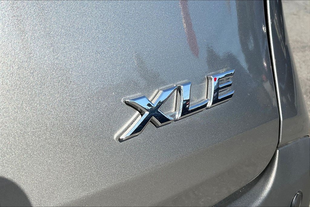 Used 2026 Toyota Sienna XLE FWD image 24