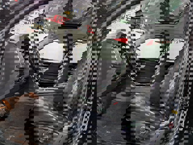 Used 2019 Jaguar XF Prestige image 18