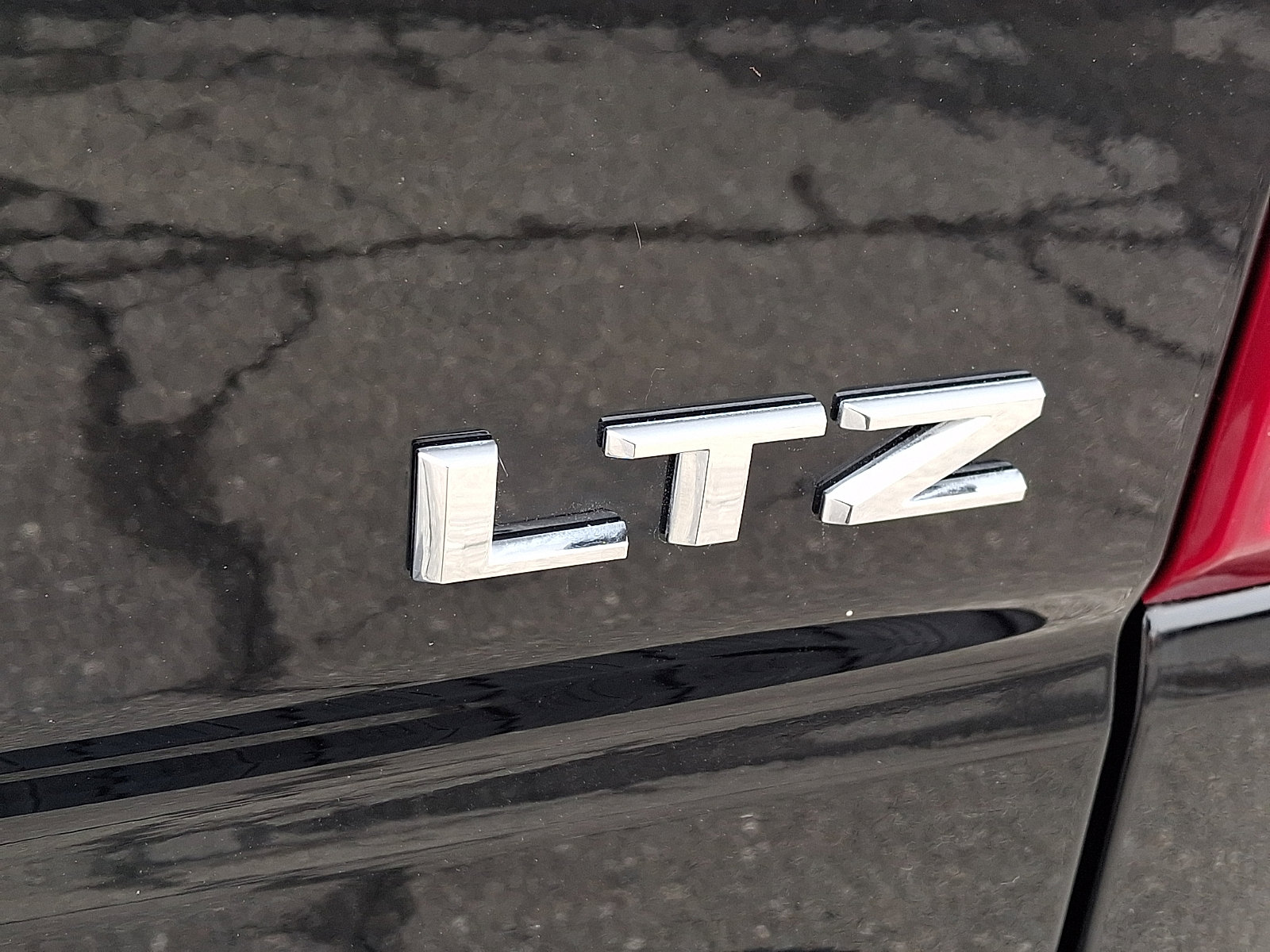 Certified 2025 Chevrolet Silverado 1500 LTZ w/ Z71 Off-Road Package image 32