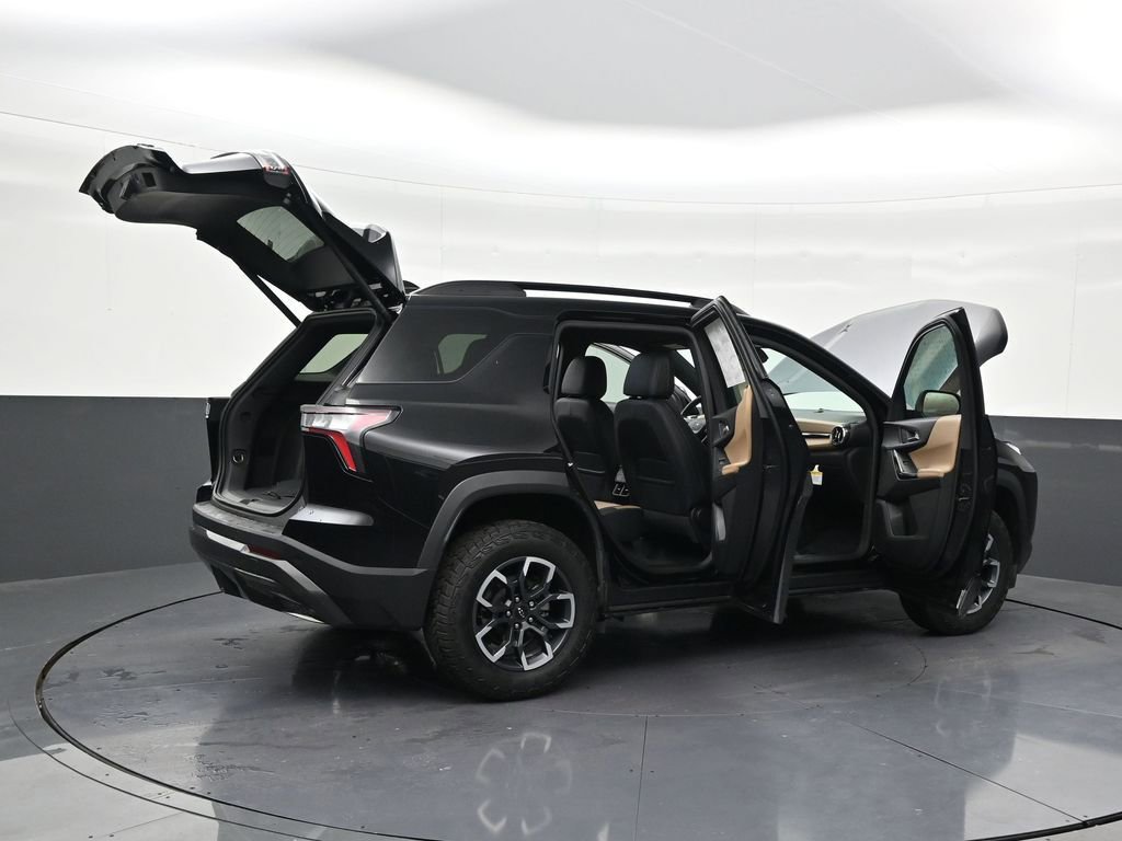 Used 2025 Chevrolet Equinox ACTIV w/ Safety and Technology Package image 31