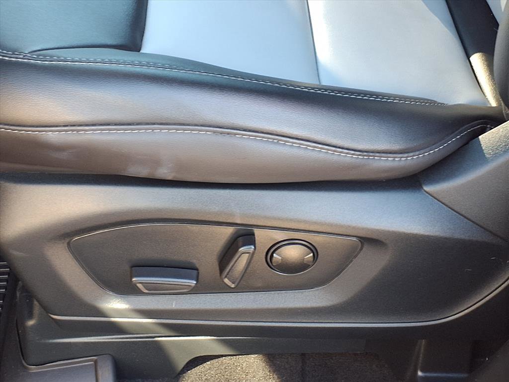 Used 2023 Ford Explorer XLT w/ Equipment Group 202A image 4