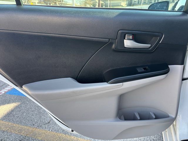 Used 2014 Toyota Camry LE image 19