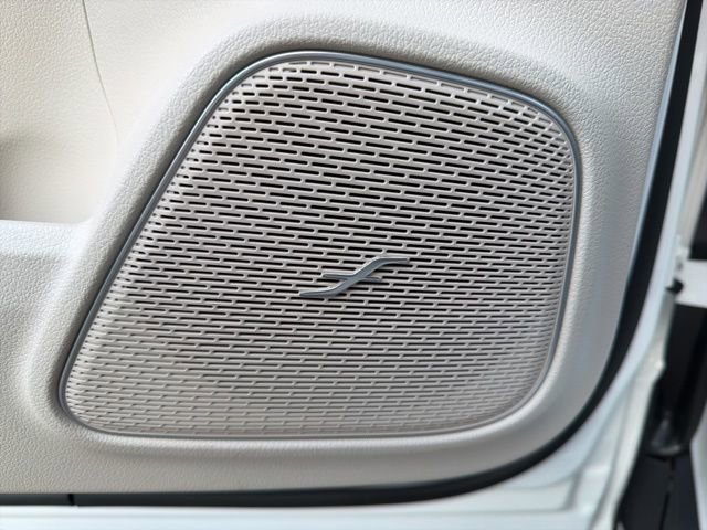 Used 2023 Mercedes-Benz EQB 250+ w/ Pinnacle Package image 29