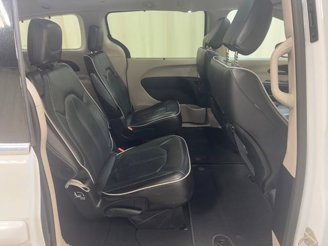 Used 2024 Chrysler Pacifica Limited FWD image 35