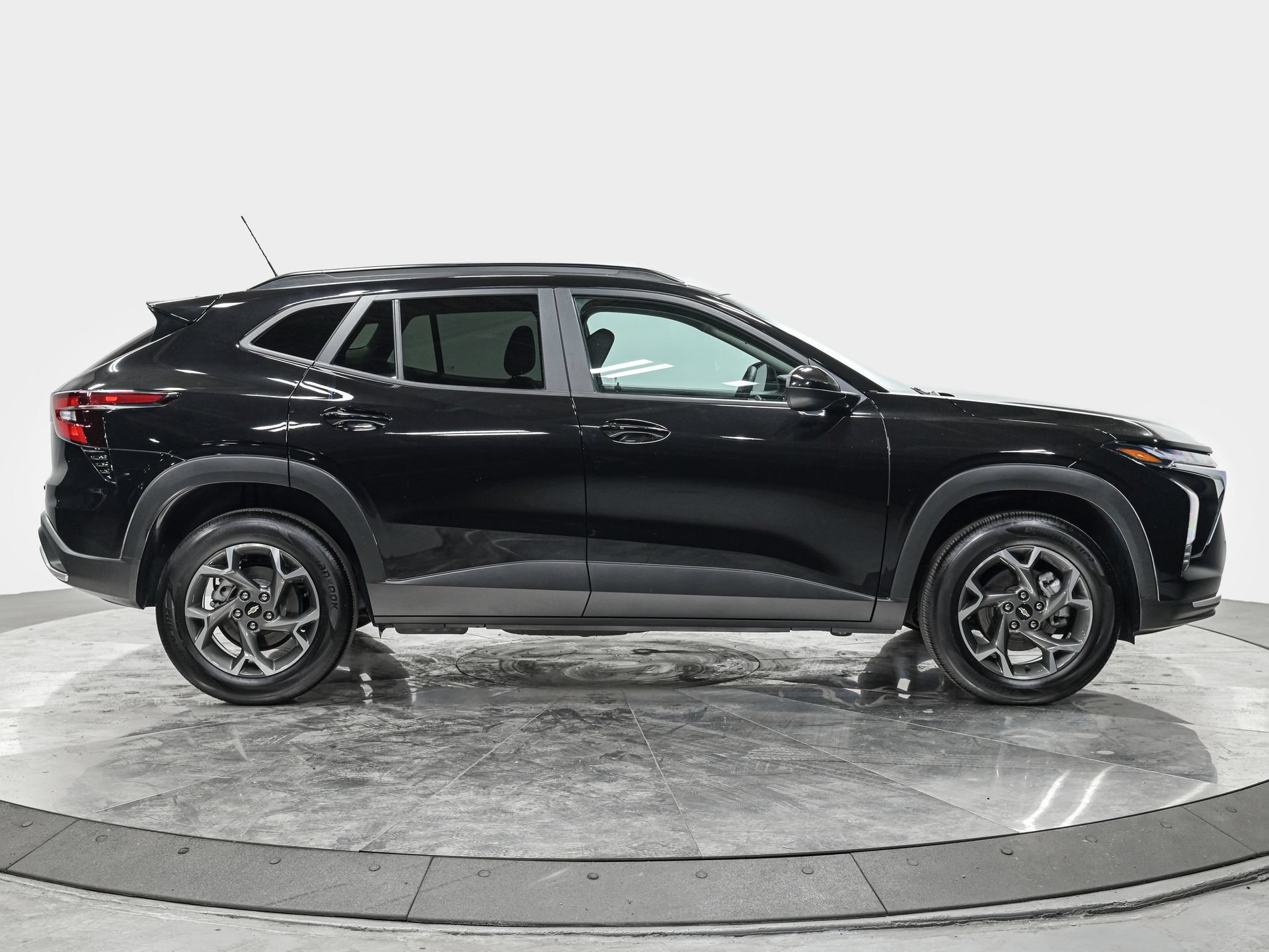 Used 2026 Chevrolet Trax LT FWD image 8