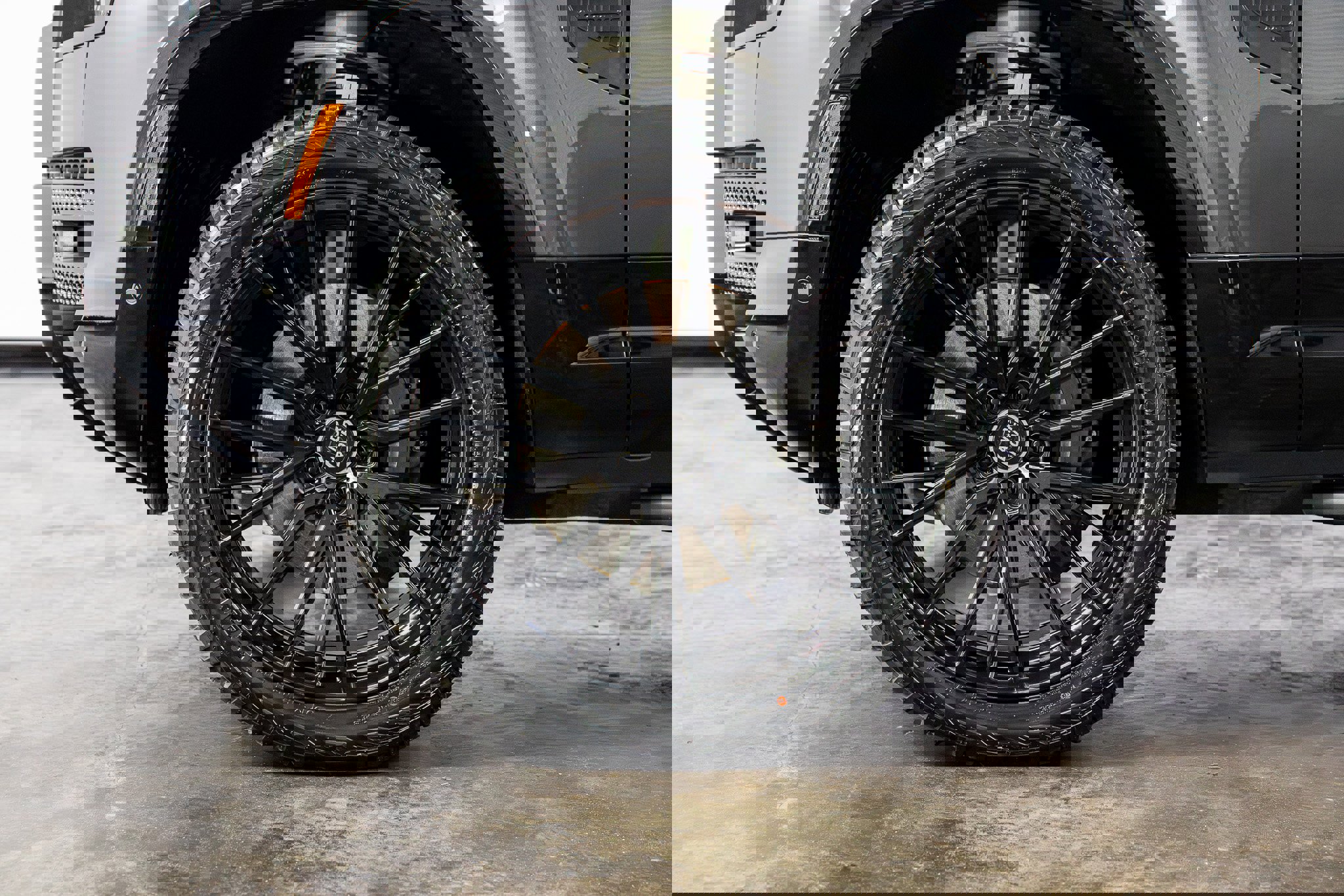 Used 2023 Land Rover Defender 130 X-Dynamic SE AWD/4WD image 11