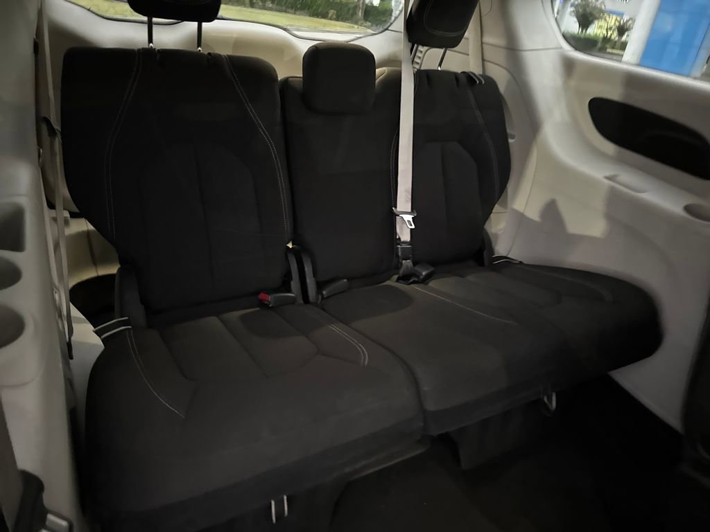 Used 2023 Chrysler Voyager LX image 12