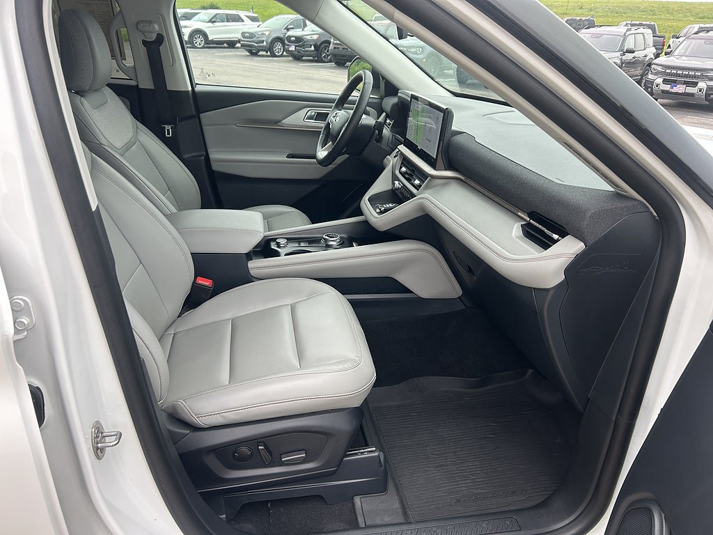 Used 2025 Ford Explorer Active w/ Active Comfort Package AWD/4WD image 20