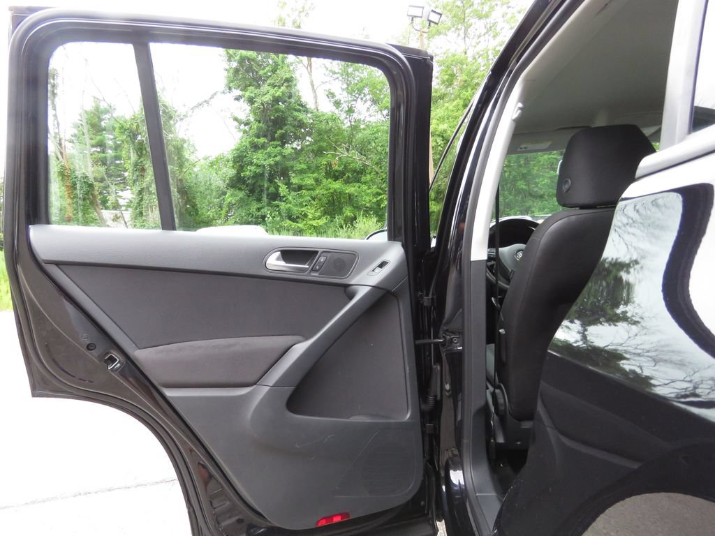 Used 2018 Volkswagen Tiguan Limited w/ Premium Package AWD/4WD image 18