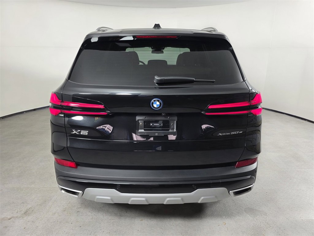 Used 2025 BMW X5 xDrive50e w/ Parking Assistance Package image 5