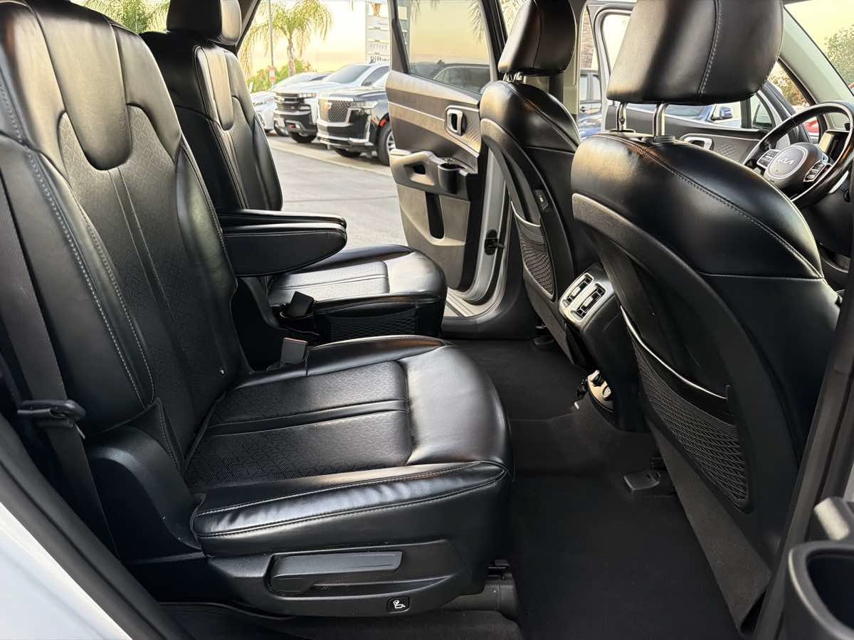 Used 2022 Kia Sorento S FWD image 21