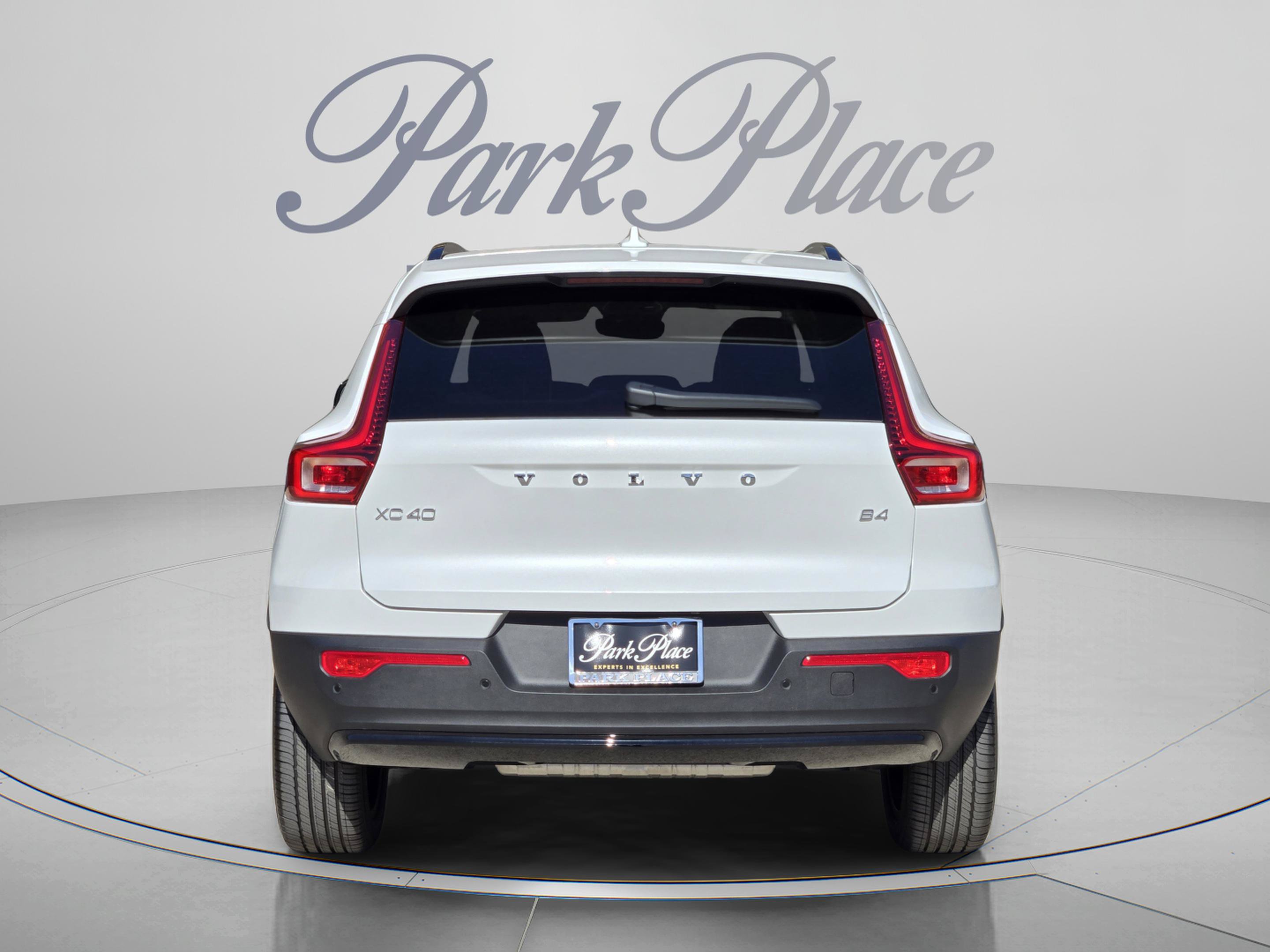 New 2026 Volvo XC40 B4 Core w/ Climate Package FWD image 4