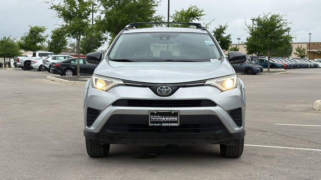 Used 2018 Toyota RAV4 LE image 2