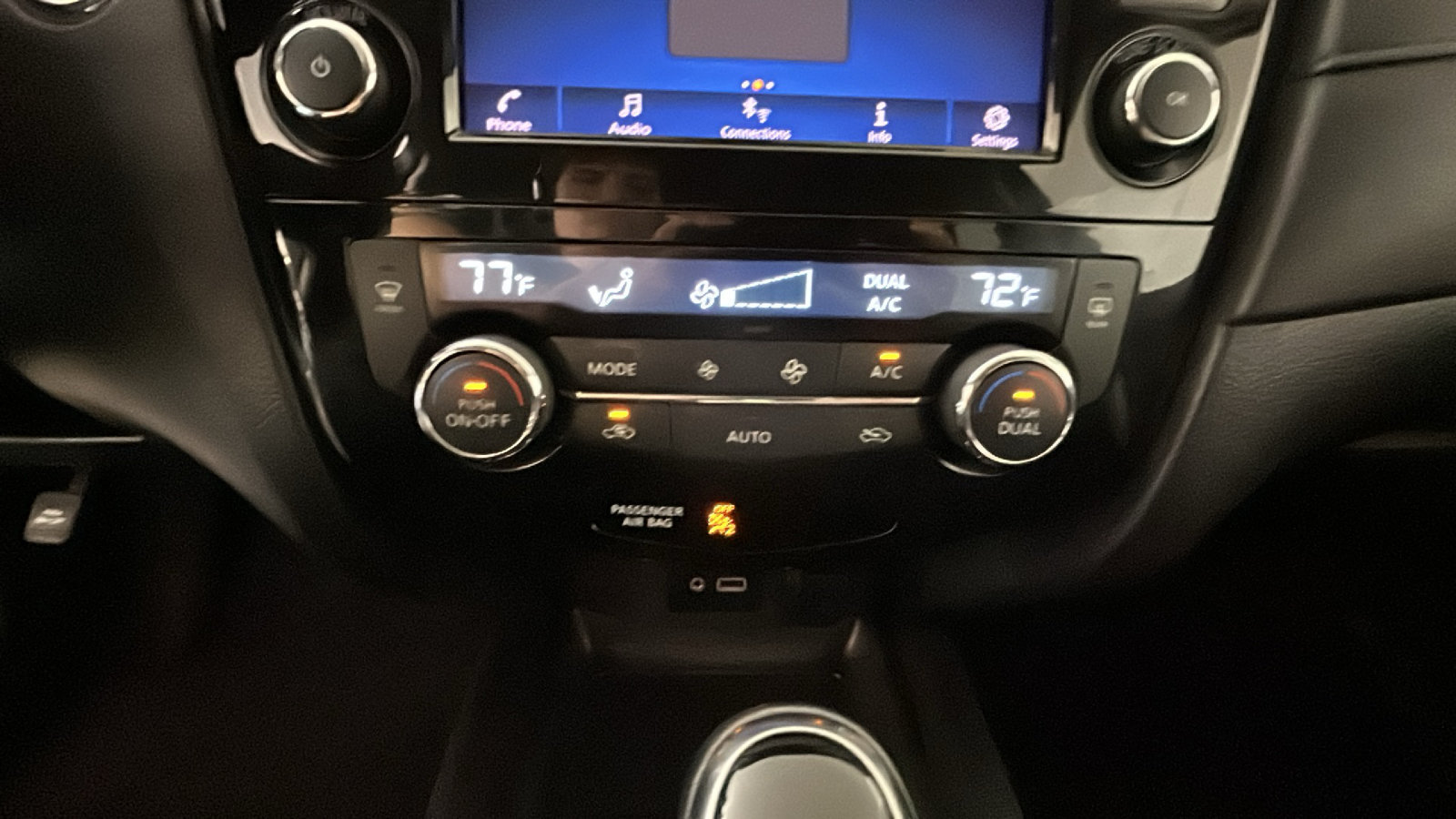 Used 2018 Nissan Rogue SV AWD/4WD image 25