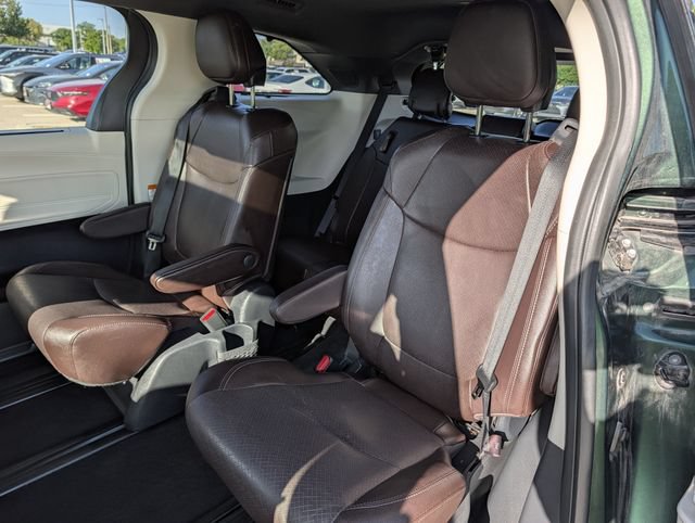 Used 2022 Toyota Sienna Platinum AWD/4WD image 29