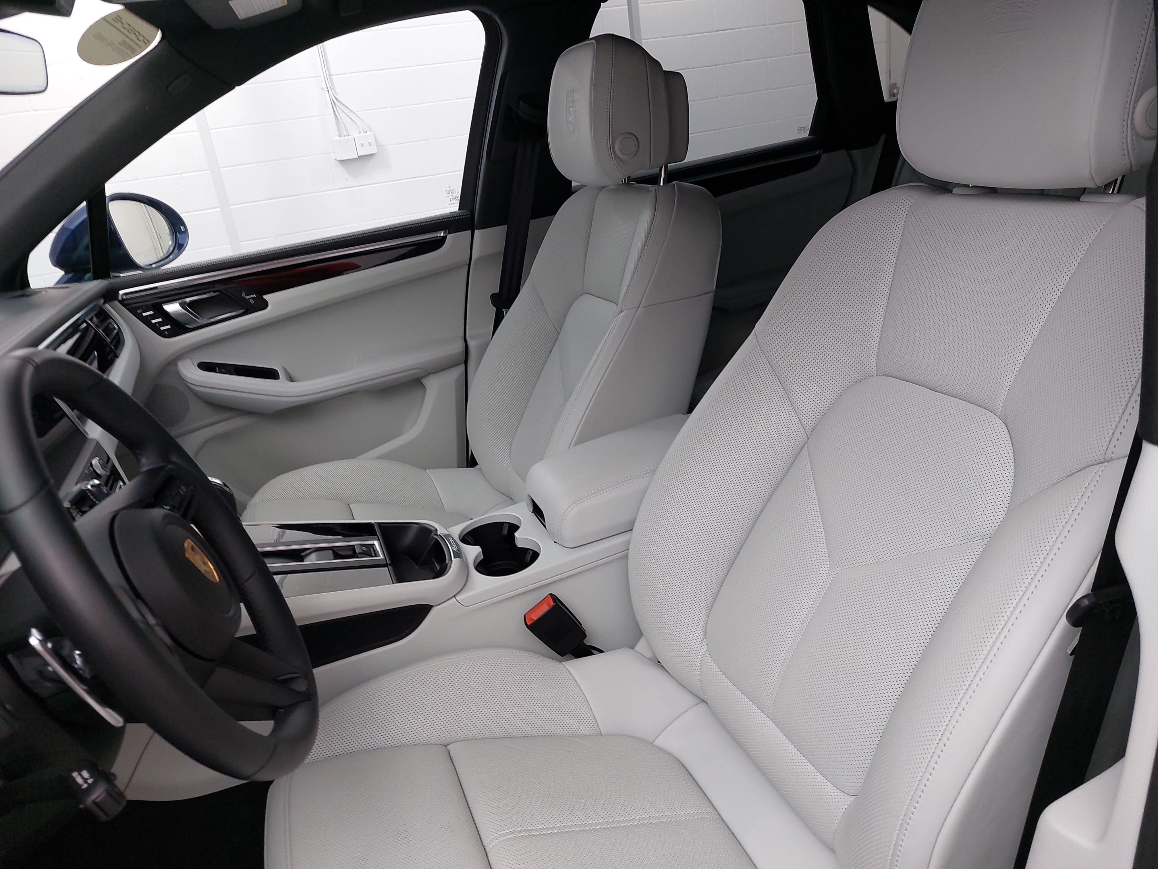 Certified 2026 Porsche Macan AWD/4WD image 17