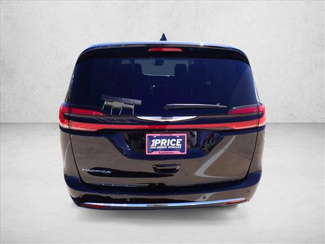 Used 2024 Chrysler Pacifica Touring-L FWD image 3