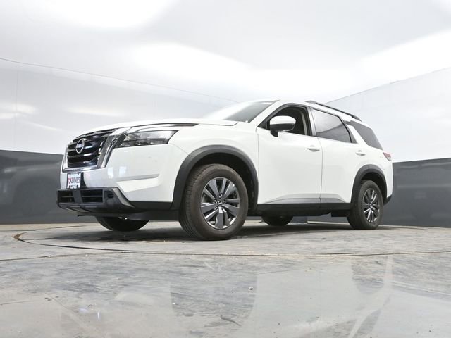 Used 2025 Nissan Pathfinder SV AWD/4WD image 41