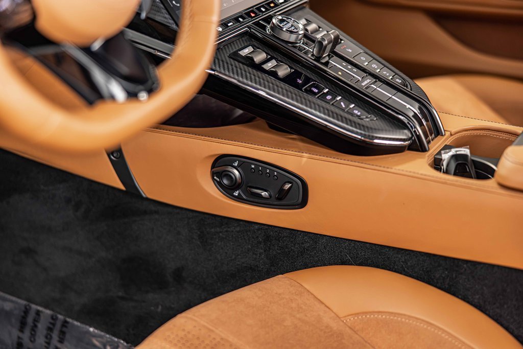Used 2025 Aston Martin V8 Vantage Coupe image 20