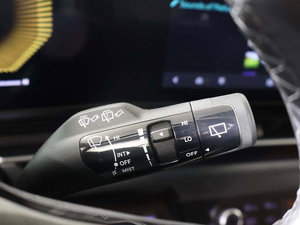 Used 2025 Kia Carnival FWD image 41