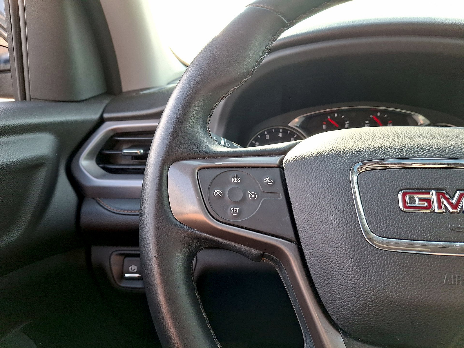 Used 2023 GMC Acadia AT4 AWD/4WD image 17