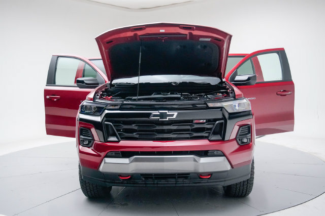 Used 2024 Chevrolet Colorado Z71 w/ Z71 Convenience Package 2 AWD/4WD image 17