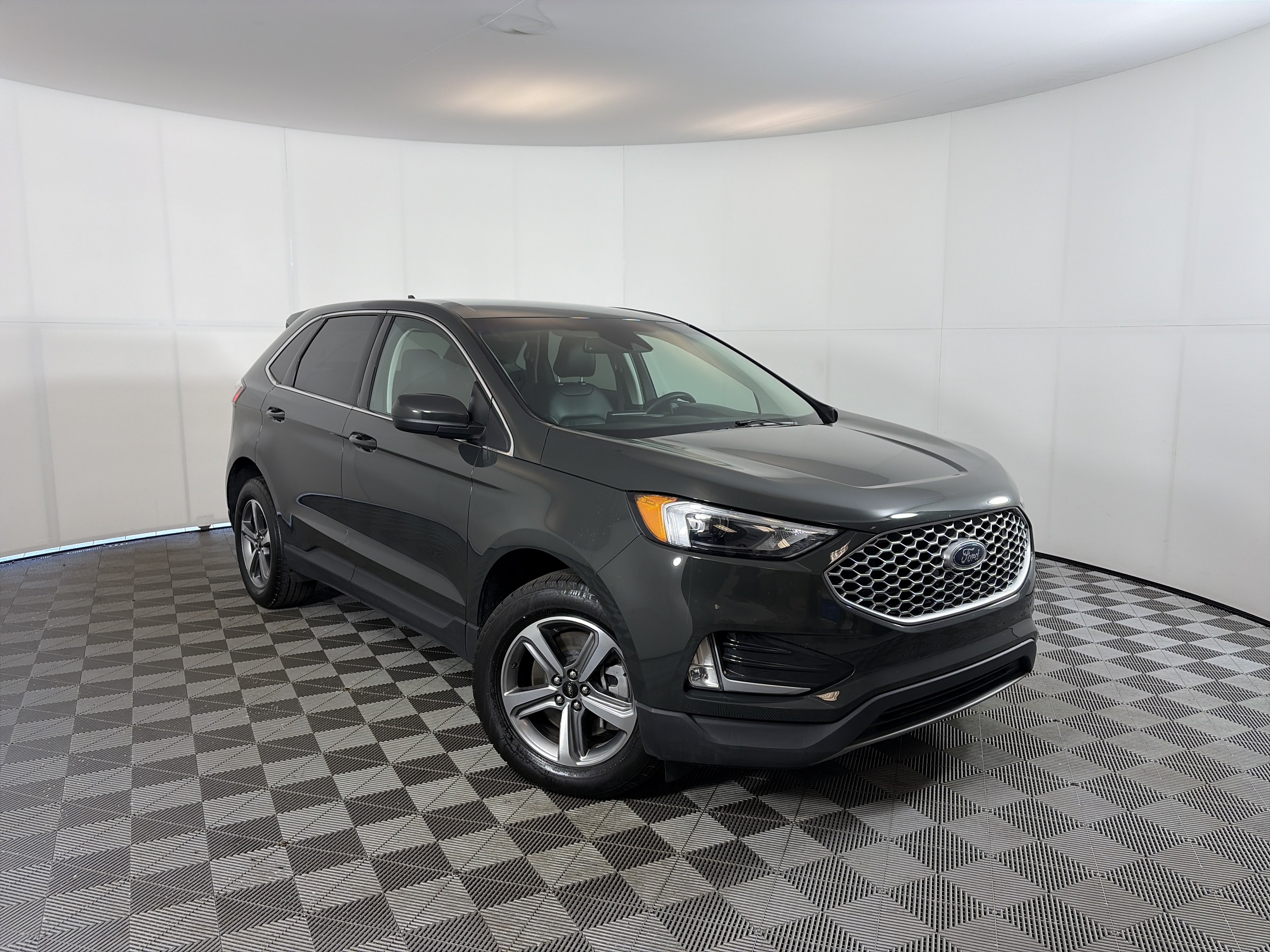 Used 2024 Ford Edge SEL w/ Convenience Package