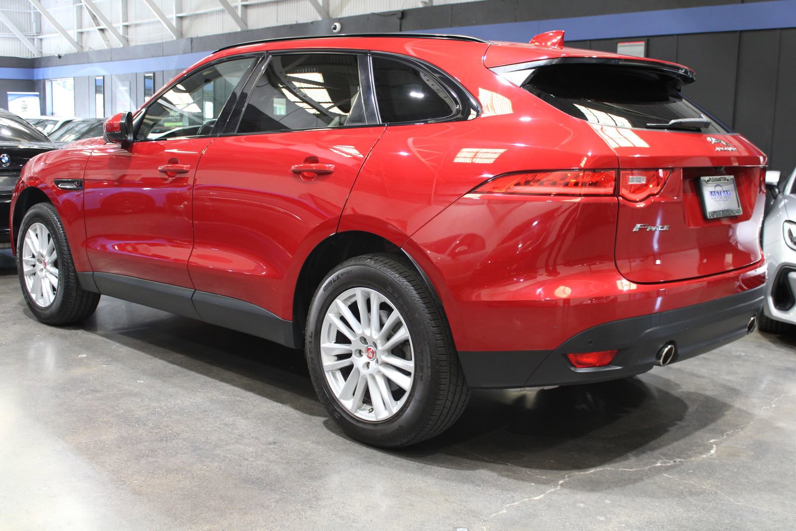 Used 2017 Jaguar F-PACE Prestige image 8