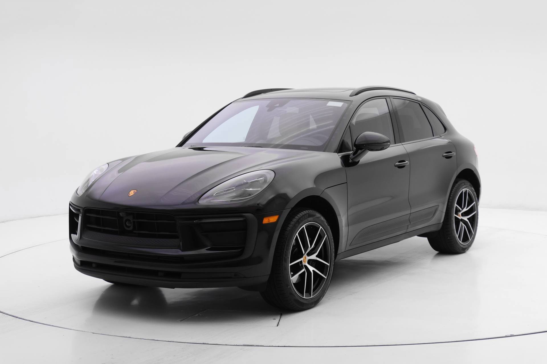 Used 2025 Porsche Macan image 1