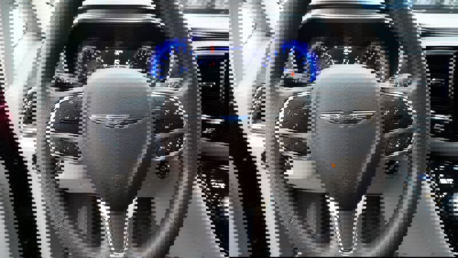 Used 2019 Chrysler Pacifica Touring Plus w/ Advanced Safetytec Group image 26