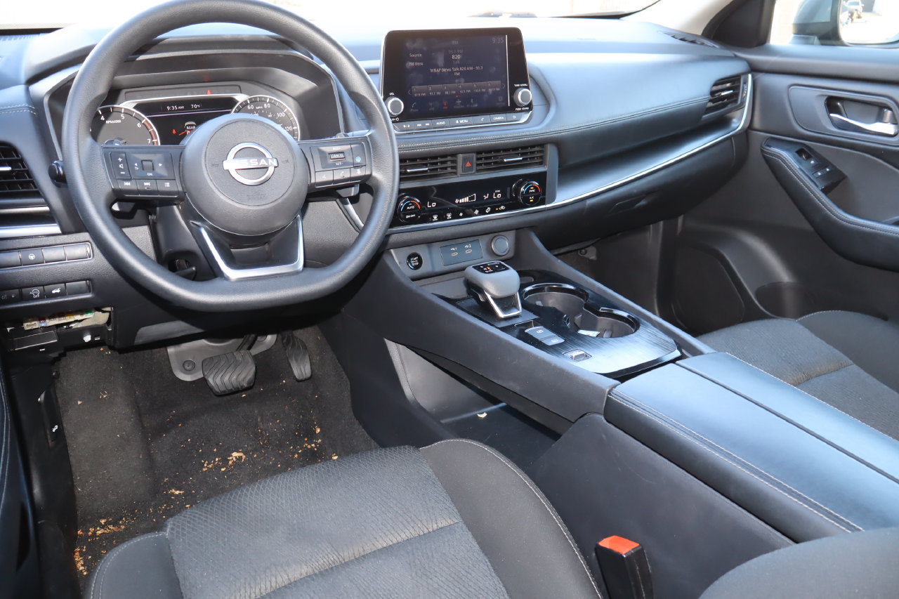 Used 2024 Nissan Rogue SV FWD image 4